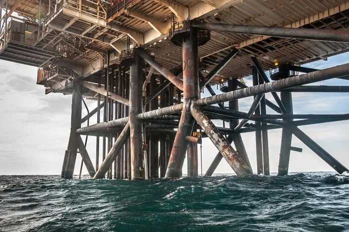 Dozens of thousands of tons of high-quality steel can be reused in new oil rigs.