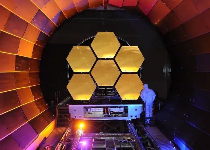 The gold-coated mirrors of the James Webb.