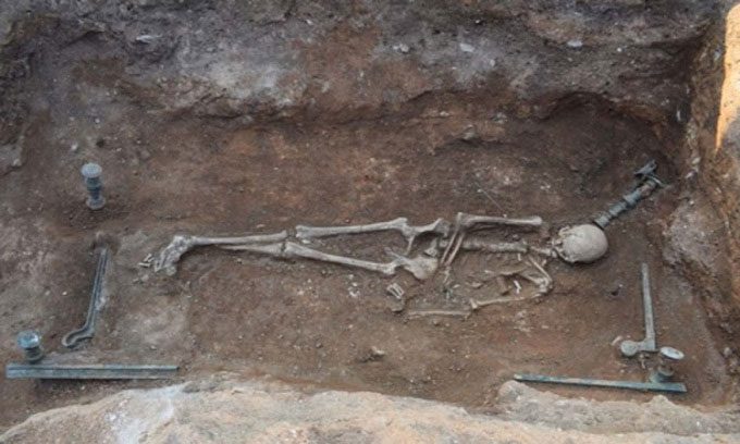 The skeleton found in the intact tomb from the late 1st century BC.