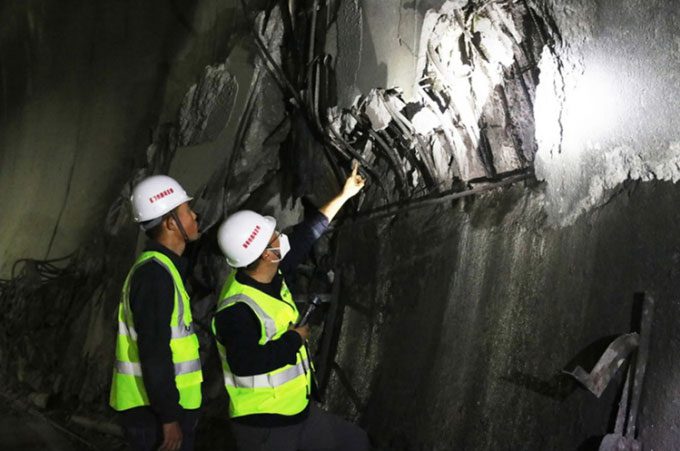 Kaba Snow Mountain Tunnel diameter reduced from 12m to less than 3m in about 20 days