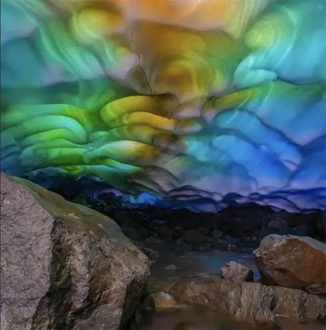 Photos inside the ice cave leave many amazed.