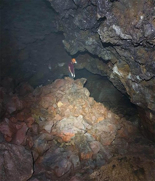 Inside the new branch of Cave C7
