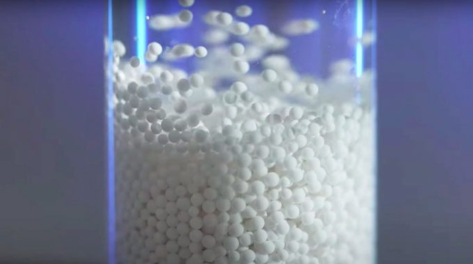 Alginate beads measuring 1.5mm are introduced into the body to treat cancer.