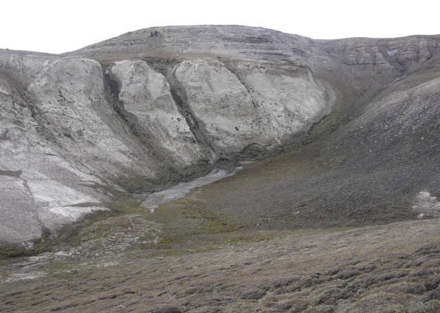Frozen sediment layer in the Kap Kobenhavn formation in northern Greenland