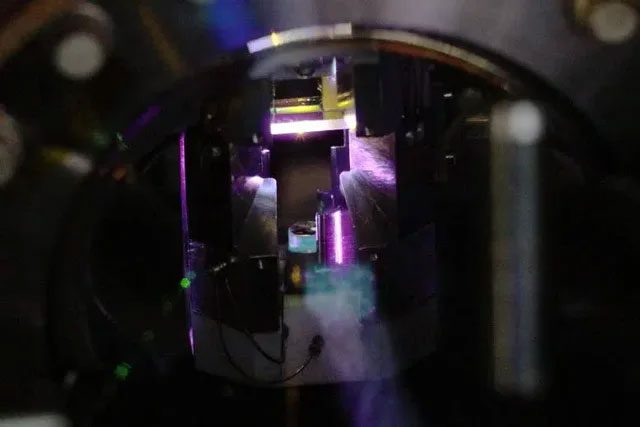 he thong laser 1