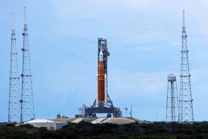 SLS rocket and Orion spacecraft on the launch pad in Florida on August 29.