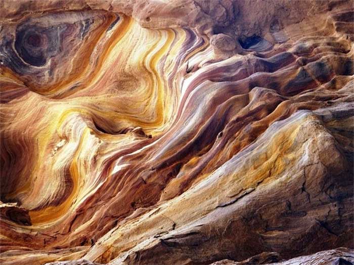 Exploring the Rainbow Canyon, which was submerged under the ocean millions of years ago