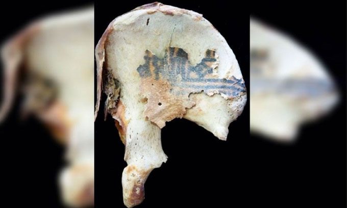 Tattoo on the left hip of a woman mummy buried in Deir el-Medina.