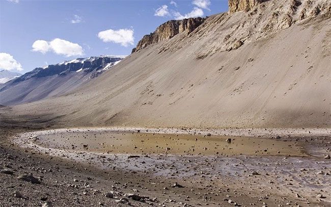 Don Juan Pond has a salinity of over 47.4%.