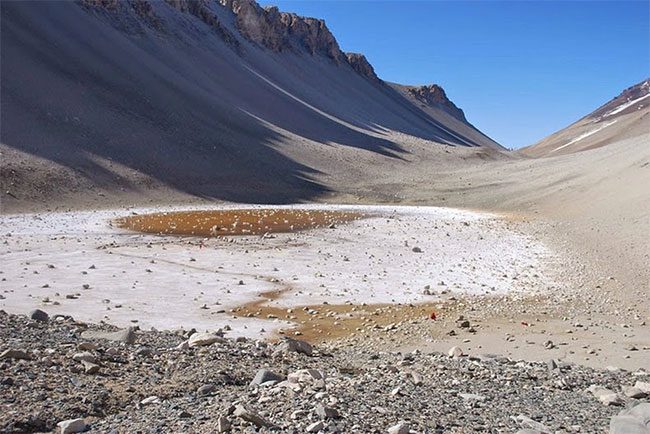 It turns out that the water of Don Juan Pond comes from the underground groundwater system.