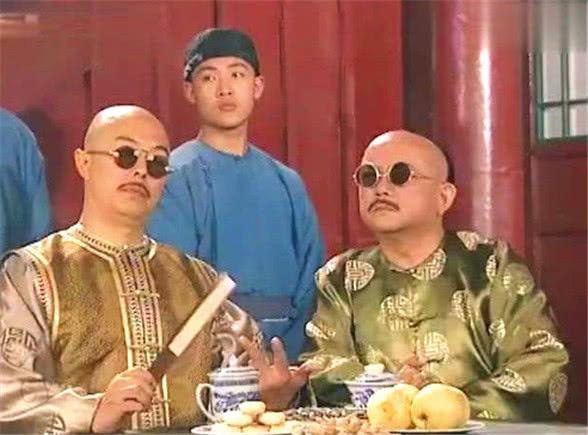 Whatever the imperial palace had, Heshen's residence had it too (a depiction from the historical drama 'The Hunchbacked Prime Minister Liu').