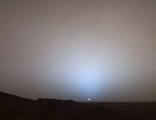 Image of a sunset on Mars showing a blue sun.