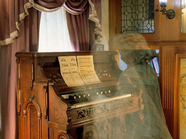 The so-called "ghosts" are merely reflections of phenomena created by the human brain.