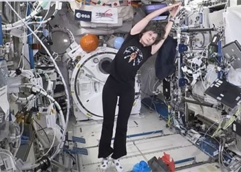 how to practice yoga in a weightless environment 123362