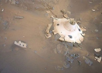 humans create over 7 tons of trash on mars 123147