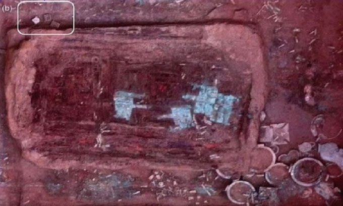 Location of the jars containing white residue found in the tomb.