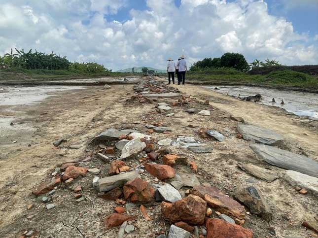 Many significant architectural remnants of the ancient capital were revealed during the excavation at the Hồ Dynasty.