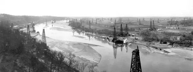 The 1920s also created a close relationship between politics and oil prices.