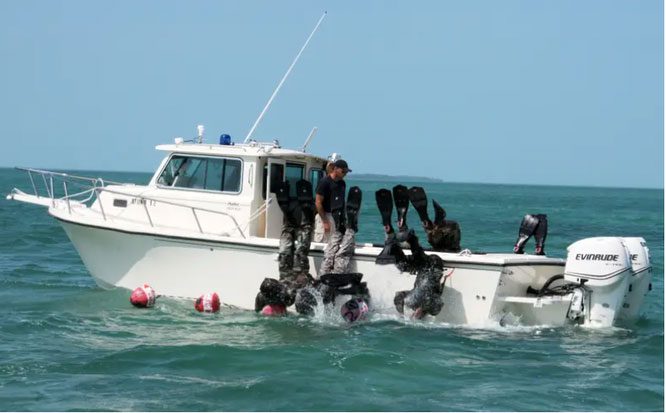 Students dive to swim at a depth of 3,000 meters in outdoor waters during the CDQC course.