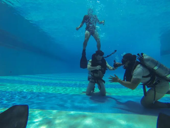 CDQC students practice with open-circuit SCUBA equipment.