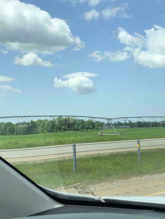 A cloud in the sky that resembles a helicopter.