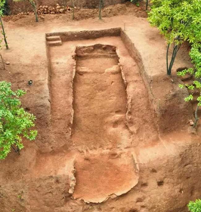 Remains of a 1900-year-old celadon kiln.