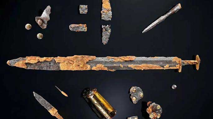 Some artifacts excavated from the medieval tombs