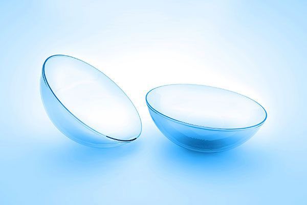 Myopic individuals who do not want to wear eyeglasses can switch to nighttime contact lenses.