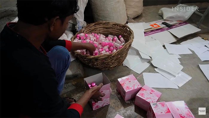 The final step is packaging. This step is also done completely by hand.
