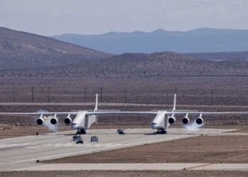 largest airplane in the world test flight at 4500m 119044