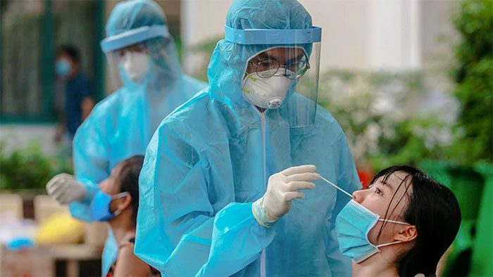Healthcare worker taking a COVID-19 test sample.