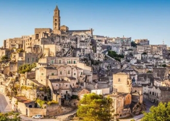 lost in the strange city 9 000 years old in italy and unique in the world 121037