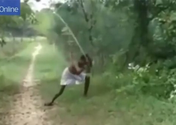 man dies in a dramatic way while playing the flute causing everyone to weep 118314