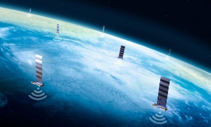Simulation of the Starlink satellite network in Earth's orbit.