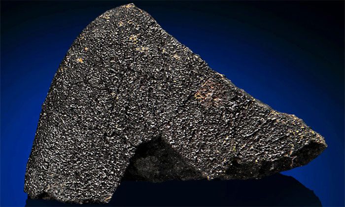 The 1.7g fragment of the Winchcombe meteorite sold for a price far exceeding initial estimates.