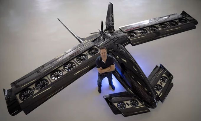 Brandon Robinson, founder of Horizon Aircraft, with the Cavorite X5 prototype.