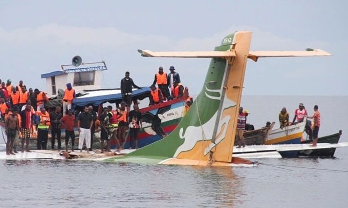 Rescue teams recover the Precision Air passenger plane that crashed into Lake Victoria in Bukoba, Tanzania
