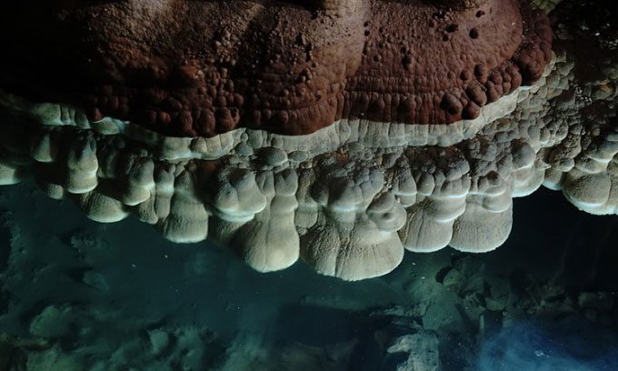 Rare cave cloud structure in Guangxi.