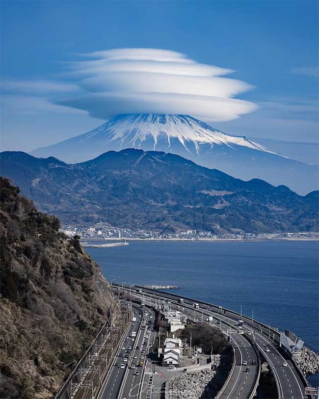 A photo of Mount Fuji covered by lenticular clouds.