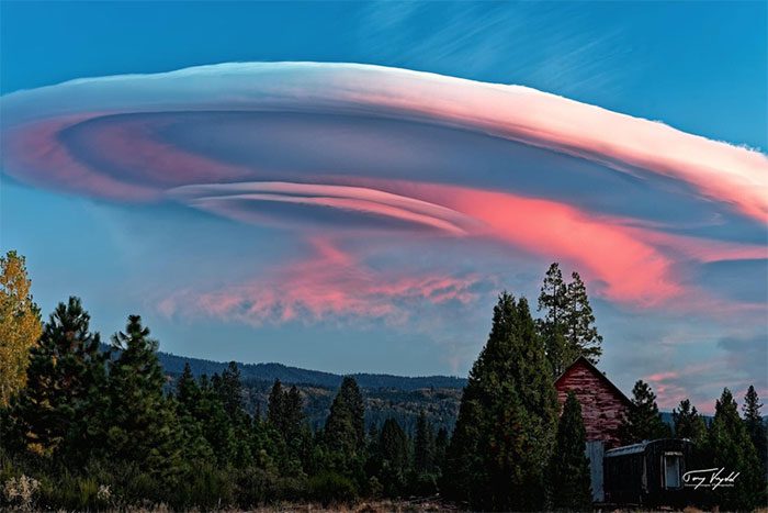 The cloud combined with sunset light created a "picture-perfect" scene.