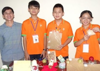 middle school students make paper from recycled plastic 123947