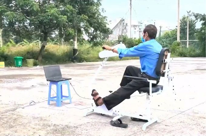 Users experiencing the use of the machine.
