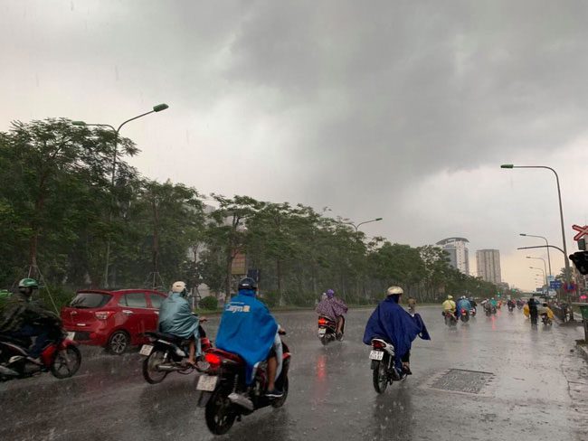 Northern Vietnam will experience continuous rain and thunderstorms due to the influence of a low-pressure trough.
