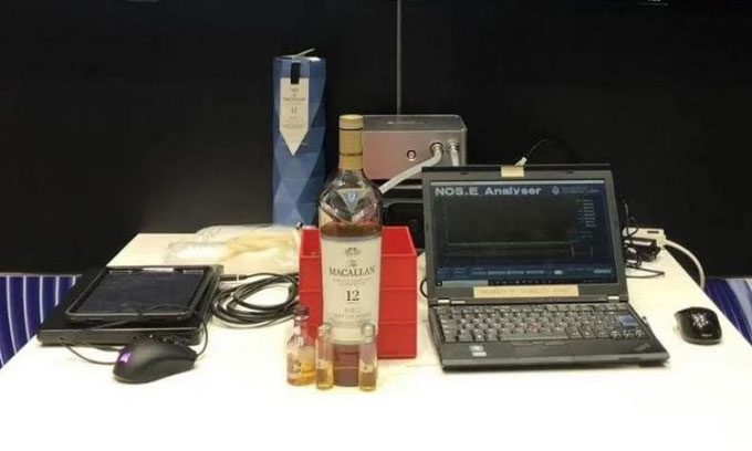 Electronic nose device from UTS.
