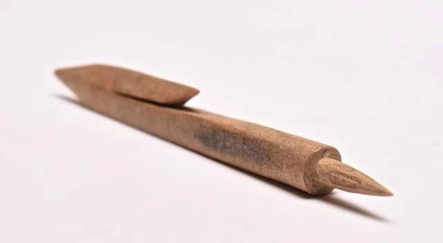 This type of harpoon is usually mounted on the shaft of an arrow or spear.