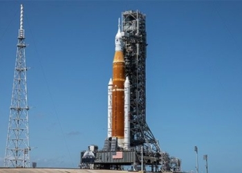 nasa fixes sls rocket assembly day on launch pad 122815