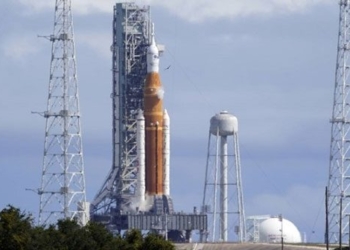 nasa moon rocket passes fuel test 123117