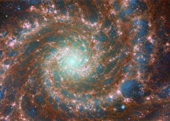 nasa releases stunning images of the spiral galaxy 122709