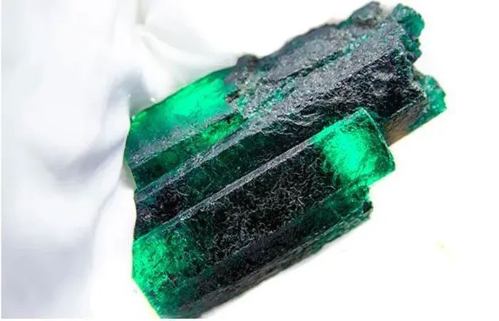 7,525-carat emerald, weighing over 1.3 kg