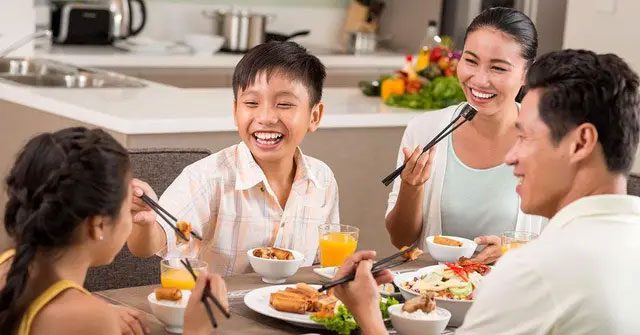Eating at a table is good for health.
